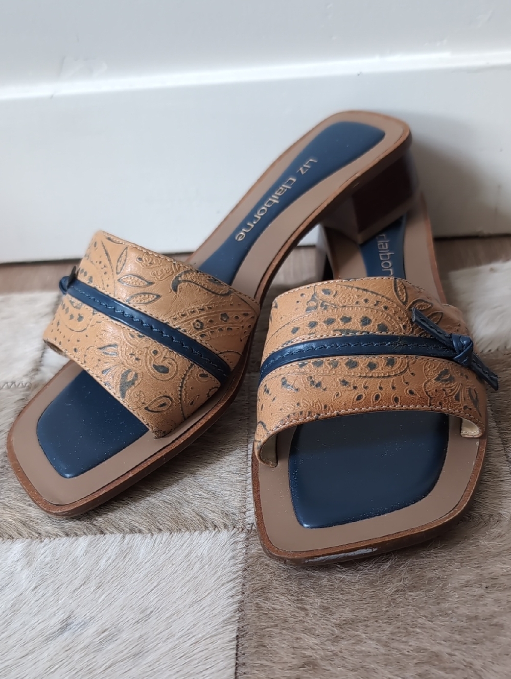 Liz Claiborne Tan and Navy Embossed Leather Slide Mules